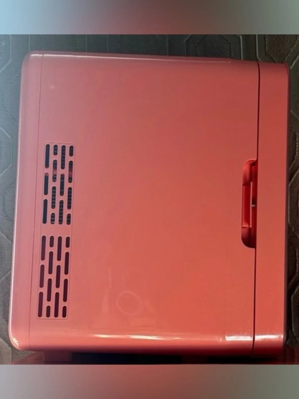 FACETORY Portable Coral Beauty Fridge with Heat and Cool Capacity New